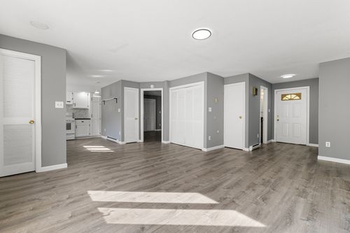 fl-1st-8 Burma Rd, Southbury, CT, 06488-2438 | Card Image