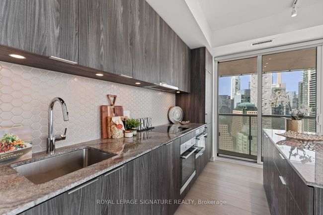 3305 - 15 Queens Quay E, Condo with 3 bedrooms, 2 bathrooms and 1 parking in Toronto ON | Image 35