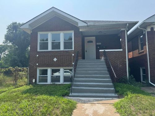 1052 Tyler St, Gary, IN, 46402-2840 | Card Image