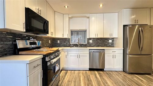 8450 Nw 26th St, Sunrise, FL, 33322-2910 | Card Image