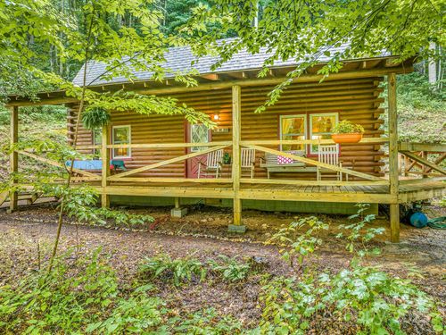 51 Spruce St, Maggie Valley, NC, 28751-8768 | Card Image
