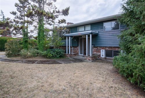 1805 Fairburn Dr, Victoria, BC, V8N1P7 | Card Image