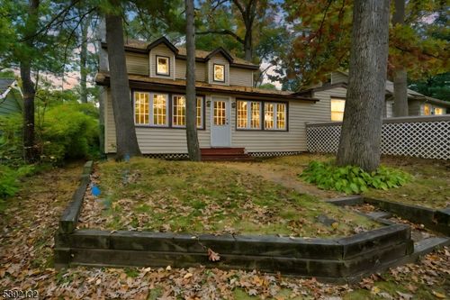 51 Indian Spring Trl, Denville, NJ, 07834-2015 | Card Image