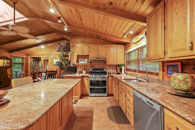 236 Surriner Rd, House other with 3 bedrooms, 3 bathrooms and null parking in Becket MA | Image 13