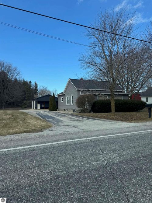 1121 Midland Rd, Bay City, MI, 48706-9422 | Card Image