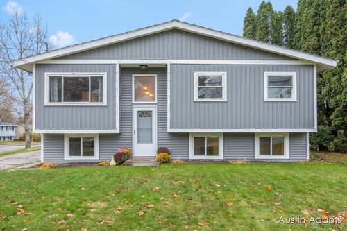 1005 W Main St, Middleville, MI, 49333-7047 | Card Image