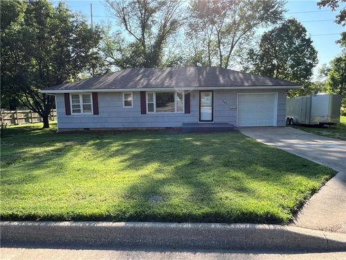 820 S Margrave St, Fort Scott, KS, 66701-2829 | Card Image