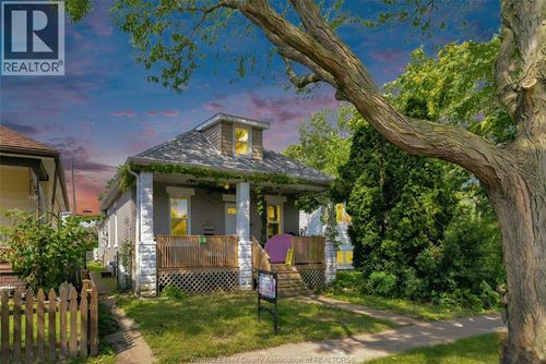 {{alt}} | Card Image