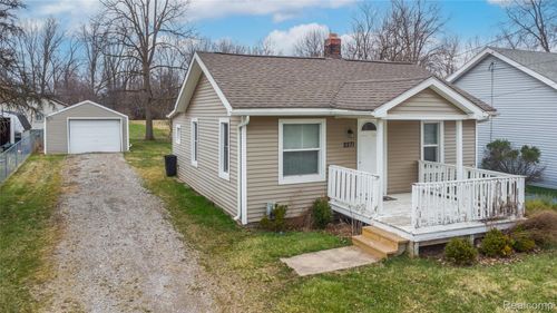 2271 Kenneth St, Burton, MI, 48529-1349 | Card Image