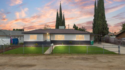 1676 W Putnam Ave, Porterville, CA, 93257-2825 | Card Image