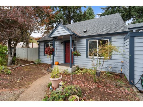 585 Madrona Ave S, Salem, OR, 97302-5631 | Card Image