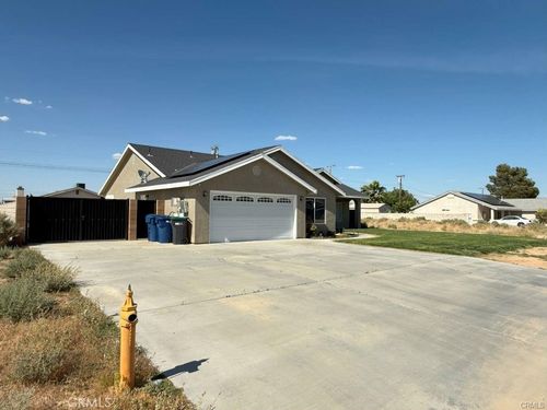 9425 Evelyn Ave, California City, CA, 93505-4805 | Card Image