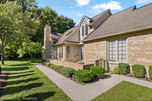 74-16981 Sandstone Cir, Macomb, MI, 48042-1124 | Card Image