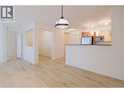 202-571 Yates Rd, Kelowna, BC, V1V2V5 | Card Image