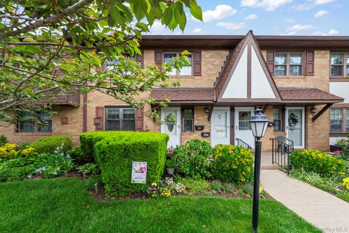 248 Mariners Way, Copiague, NY, 11726-5112 | Card Image