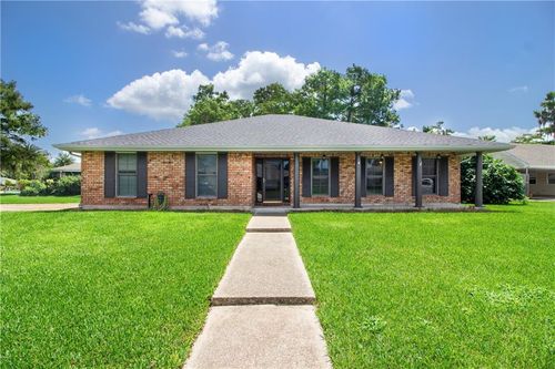 16 Parlange Dr, Destrehan, LA, 70047-2131 | Card Image