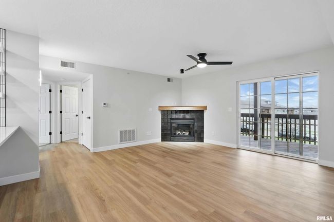 UNIT-203 - 209 E Price St, Condo with 2 bedrooms, 2 bathrooms and null parking in Eldridge IA | Image 5