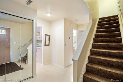 26889 Farmbrook Villa Dr, Southfield, MI, 48034-5710 | Card Image
