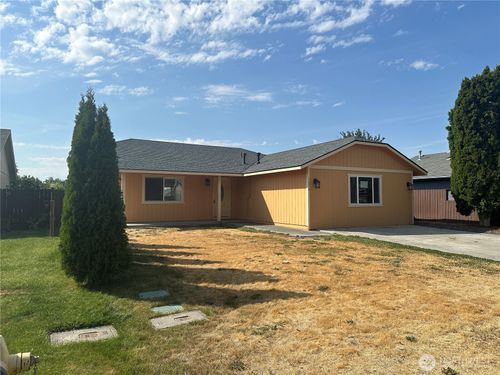 1070 S 4th Ave, Othello, WA, 99344-1878 | Card Image