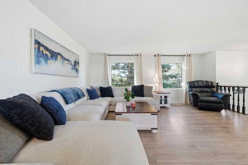 {{alt}} | Card Image