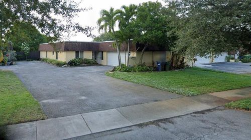 19112 W W Lake, Hialeah, FL, 33015 | Card Image