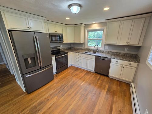 7 Loretta Ave, Pelham, NH, 03076-3493 | Card Image