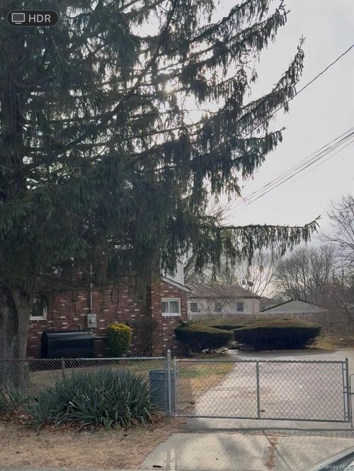 40 E Cherry St, Central Islip, NY, 11722-3850 | Card Image