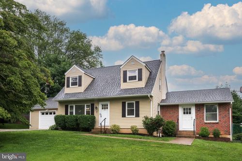 211 Seal Ln, West Chester, PA, 19380-4749 | Card Image