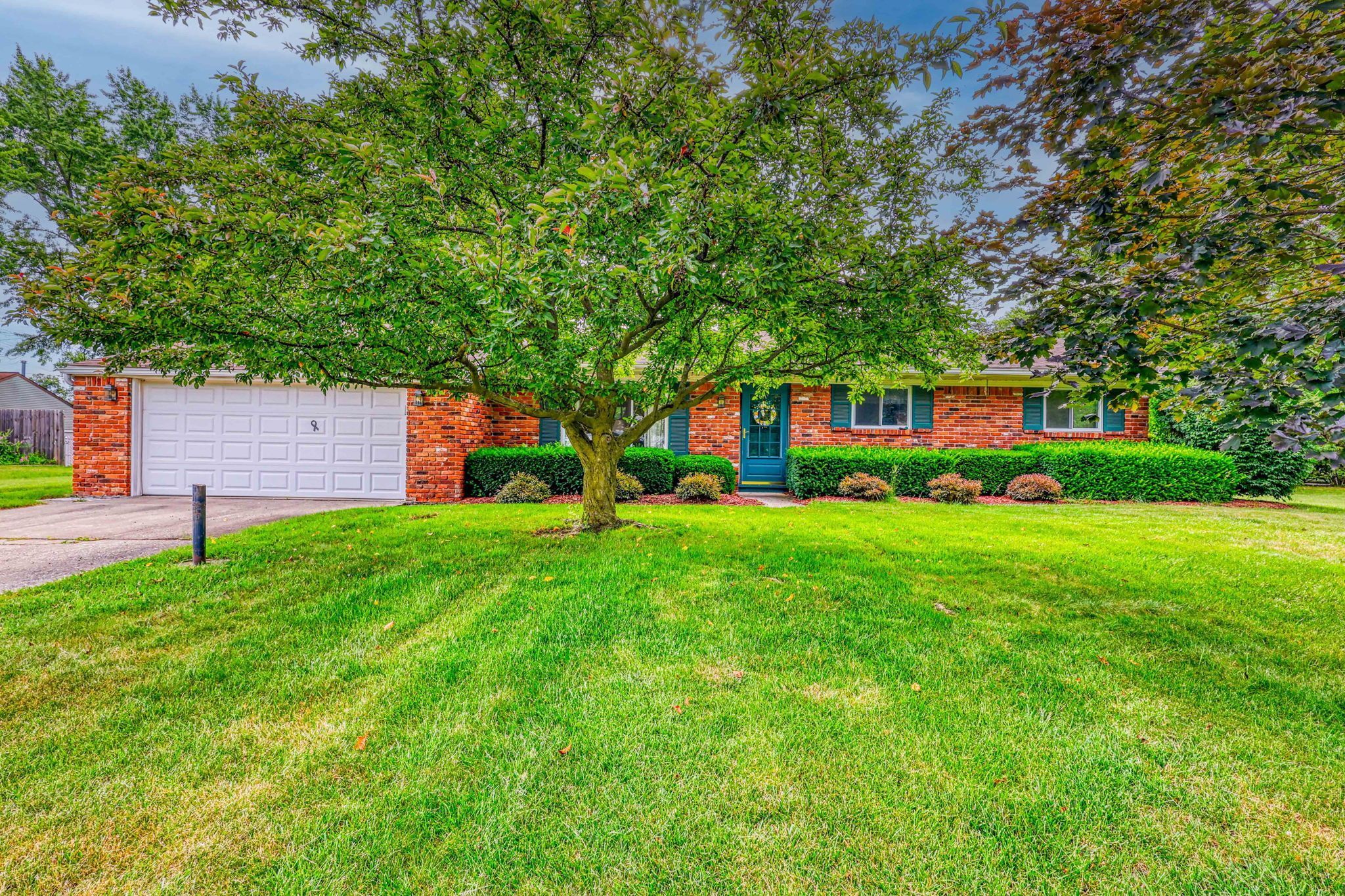 Verna Dr, Lambertville, MI 48144