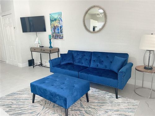 apt-2-17 Ne 9th Ave, Fort Lauderdale, FL, 33301-1613 | Card Image