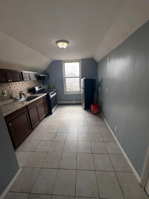 3-175 Wegman Pkwy, Jersey City, NJ, 07305-3314 | Card Image