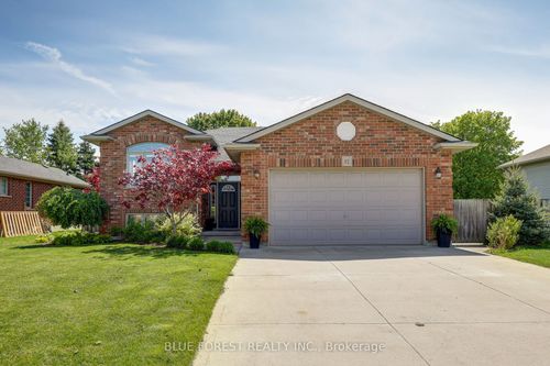 62 Park Lane, Mitchell, ON, N0K1N0 | Card Image