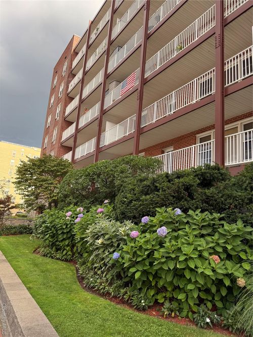 apt-3k-666 Shore Rd, Long Beach, NY, 11561-4616 | Card Image