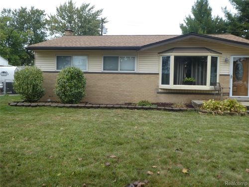 32588 James St, Garden City, MI, 48135-1614 | Card Image