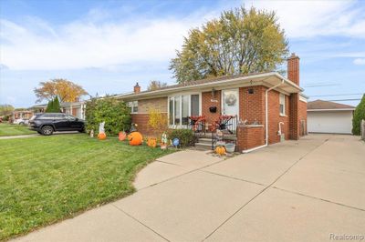 17964 Masonic, Home with 3 bedrooms, 1 bathrooms and null parking in Fraser MI | Image 3