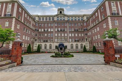 106 - 5621 W Cary Street, Condo with 2 bedrooms, 1 bathrooms and null parking in Richmond VA | Image 1