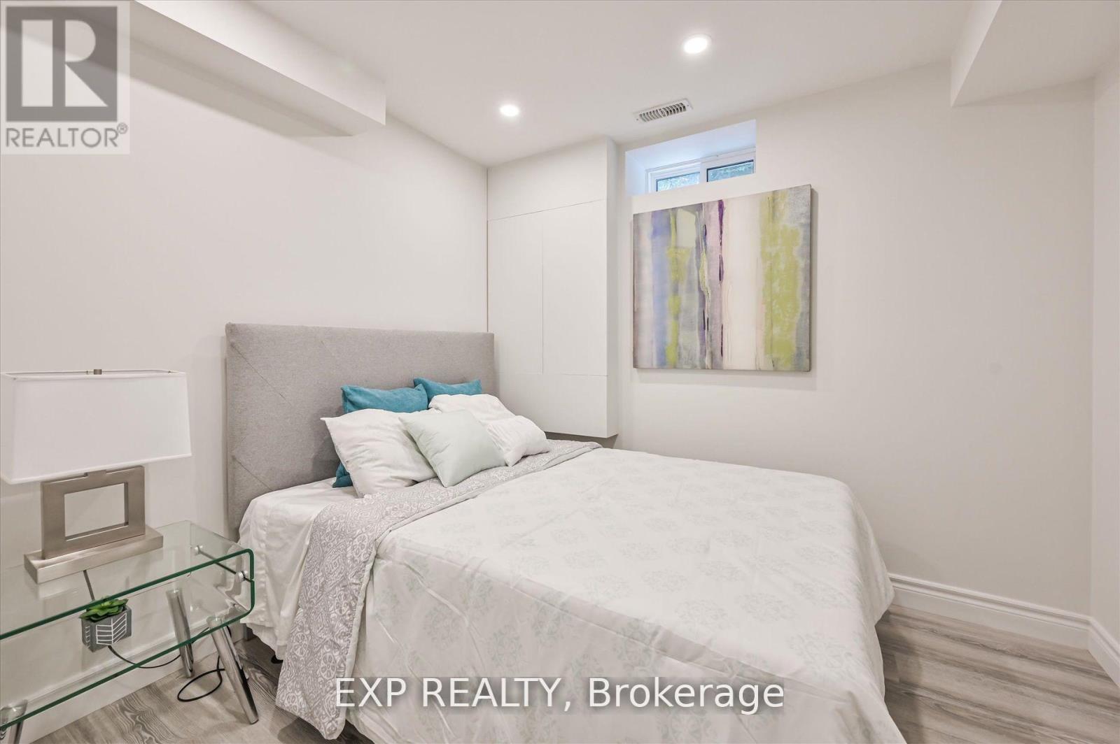 Residential Lease in Toronto (Playter Estates-Danforth) 4