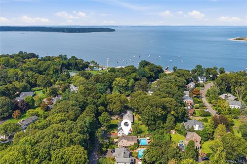 158 Bay Rd, Halesite, NY, 11743-1358 | Card Image