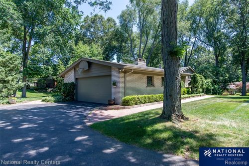 4933 Malibu Dr, Bloomfield Hills, MI, 48302-2254 | Card Image