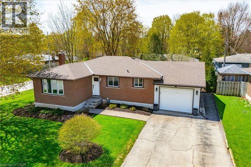 204 Irvine St, Elora, ON, N0B1S0 | Card Image