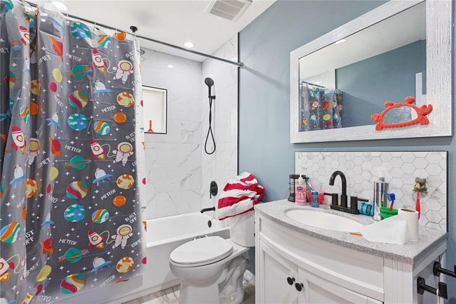 6645 Freeport Dr, House other with 3 bedrooms, 2 bathrooms and null parking in SPRING HILL FL | Image 9