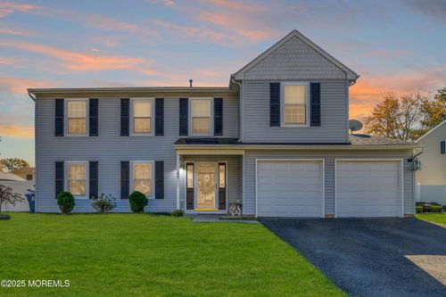 46 Berkshire Dr, Howell, NJ, 07731-2353 | Card Image