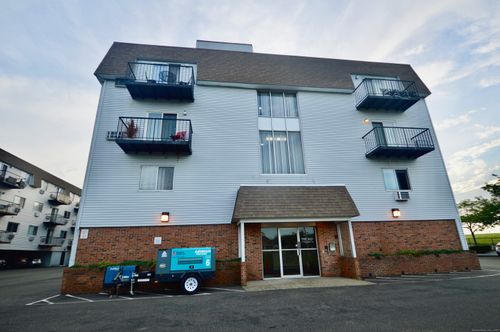 unit-103-115 Short Beach Rd, Stratford, CT, 06615-7670 | Card Image