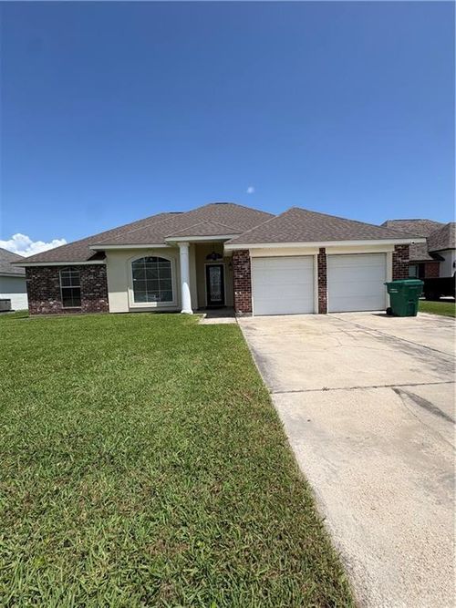 86 Derek Ln, La Place, LA, 70068-8400 | Card Image