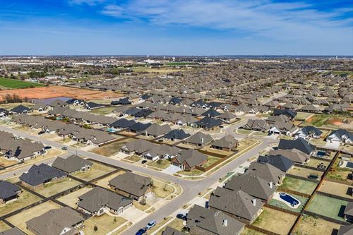 300 Bray Lane, Yukon, OK, 73099 | Card Image