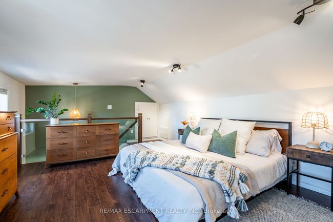 114 London St N, House other with 3 bedrooms, 2 bathrooms and 2 parking in Hamilton ON | Image 26