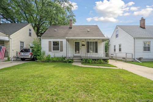 27226 Lawnwood St, Roseville, MI, 48066-7920 | Card Image