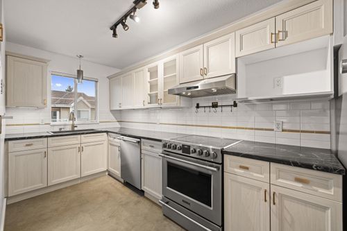 302-5556 201a St, Langley, BC, V3A8K5 | Card Image