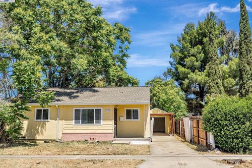 2056 Elm St, Livermore, CA, 94551-4628 | Card Image