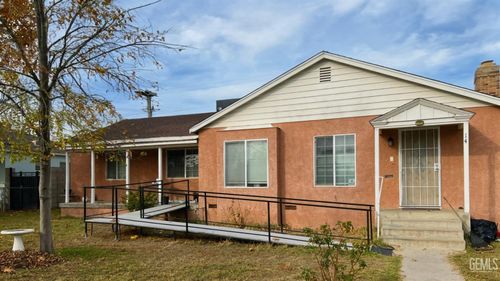 14 Quincy Street, Bakersfield, CA, 93305 | Card Image